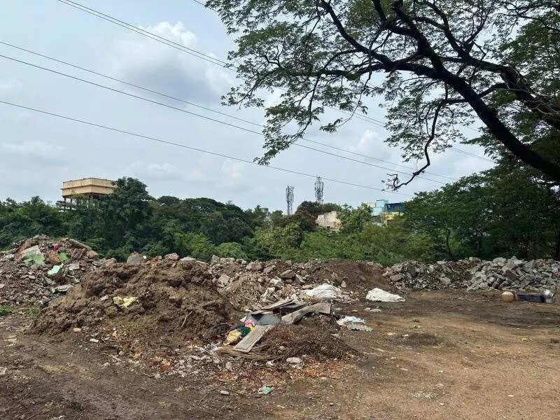 Construction debris rampantly dumped on New Avadi Road despite 5K fine order