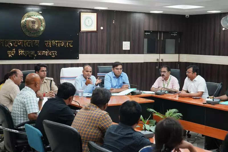 E S’bhum DC puts agencies on alert ahead of monsoon