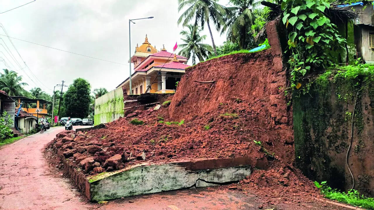 Retaining wall at Bandora collapses, rebuilding work on