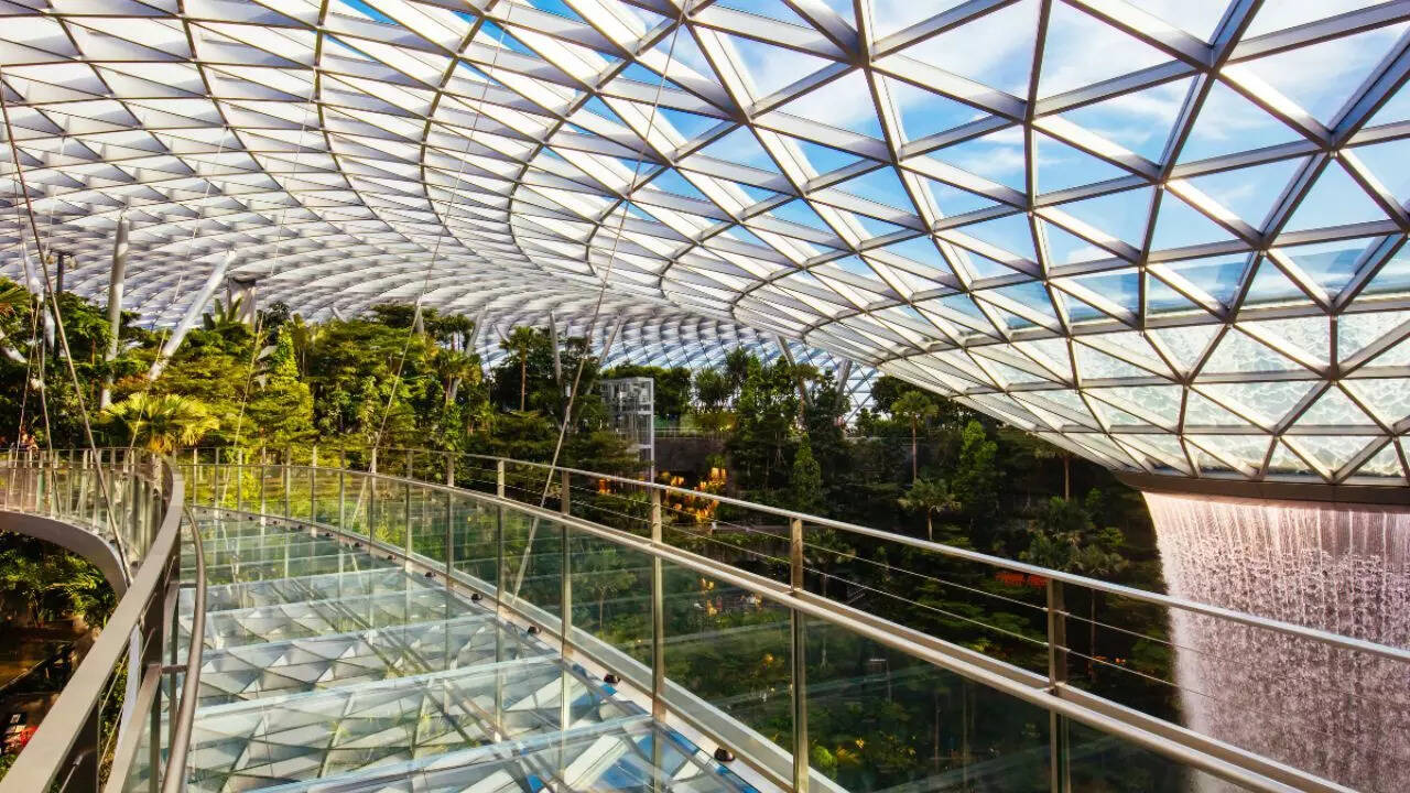 Indian women admit stealing from shops at Singapore airport; one jailed for eight days, another fined