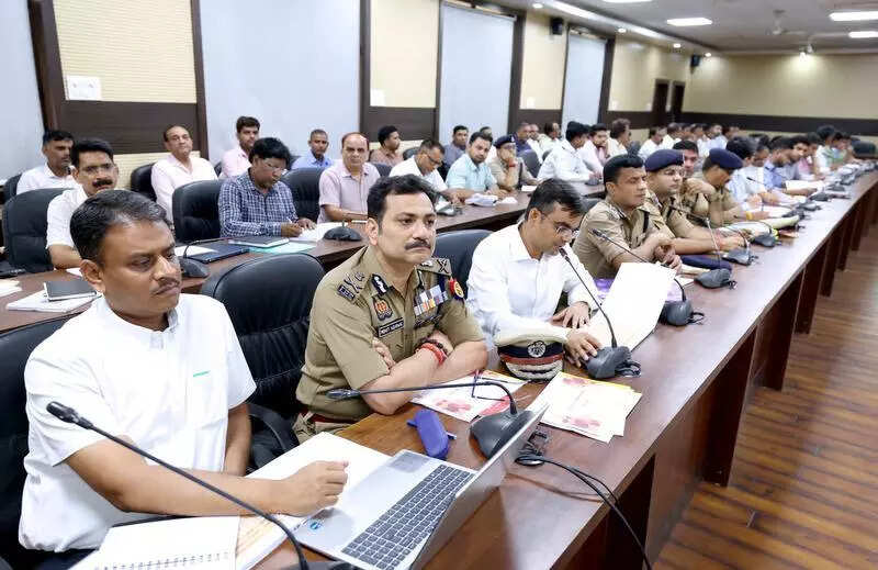 Yogi reviews preps for zonal council meet in Varanasi