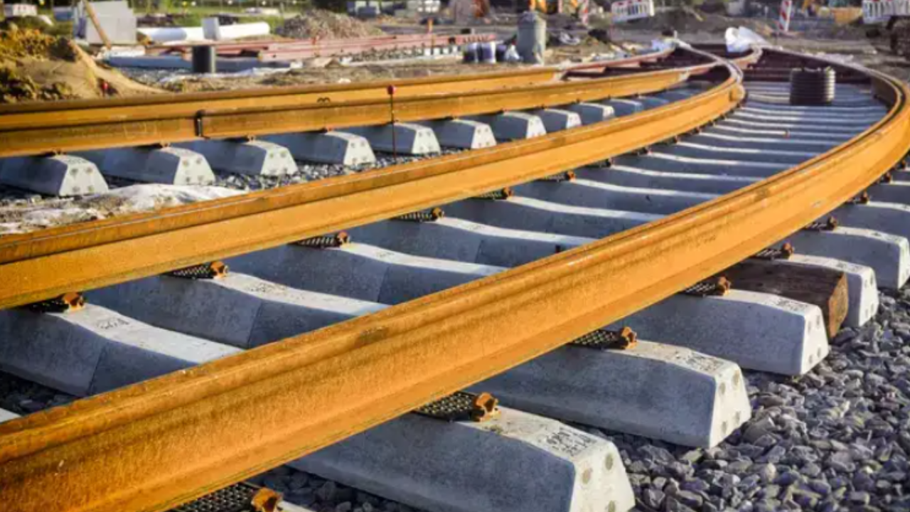 Traffic suspended after blast at rail link in Balochistan