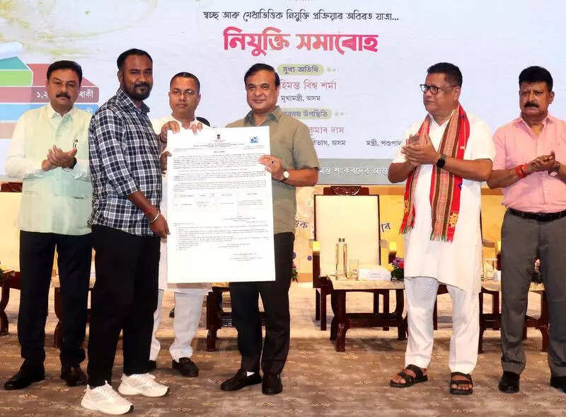 Himanta hands over job letters to 481 candidates