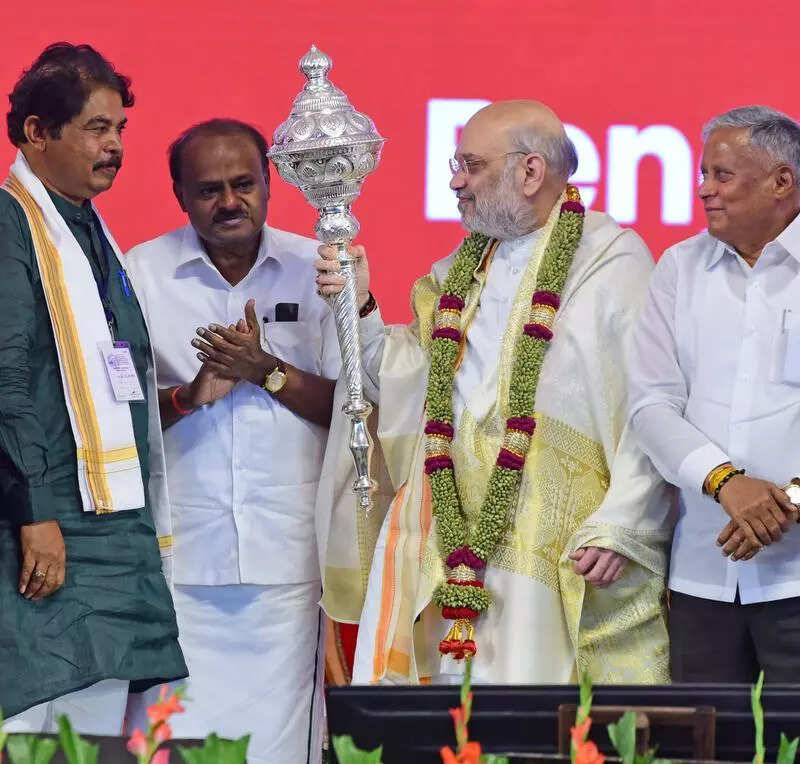 Reach out to disgruntled members, Shah tells state brass