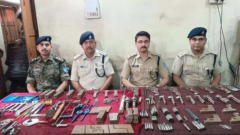 Arms factory, operating from banquet, busted in Bokaro