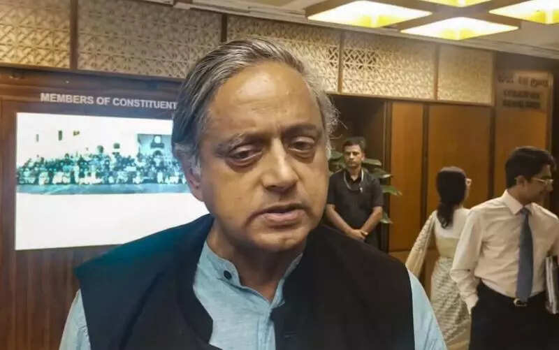 Cong brass maintains strategic silence towards Tharoor’s remarks