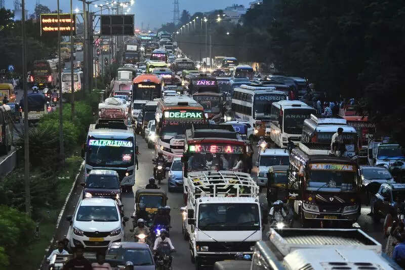 Curbs for PM roadshow halts traffic for 2 hours