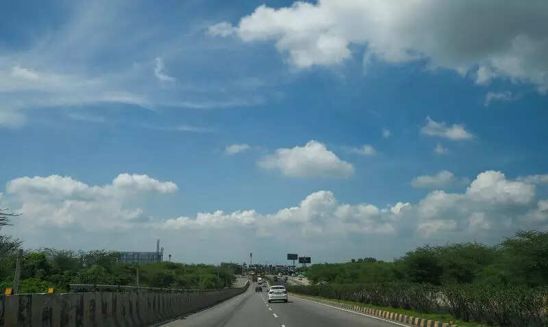 Winds at 50kmph, rain & thunderstorms: Yellow alert for 2 days in Gurgaon