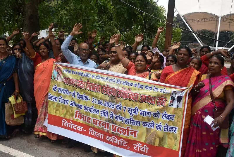 Midday meal workers in district seek pending wages, new aprons