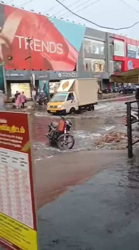 Avadi’s 20cr stalled drainage project leaves area waterlogged