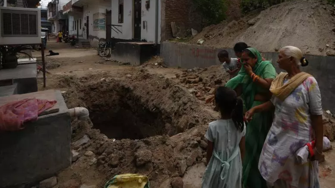 Faridabad horror: Father-in-law held for killing woman, burying her in 10ft-deep pit outside house