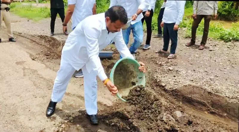 Key Thane-Palghar rd in bad shape amid 770cr overhaul