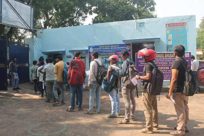 Govt plans to introduce recruitment fee with refund