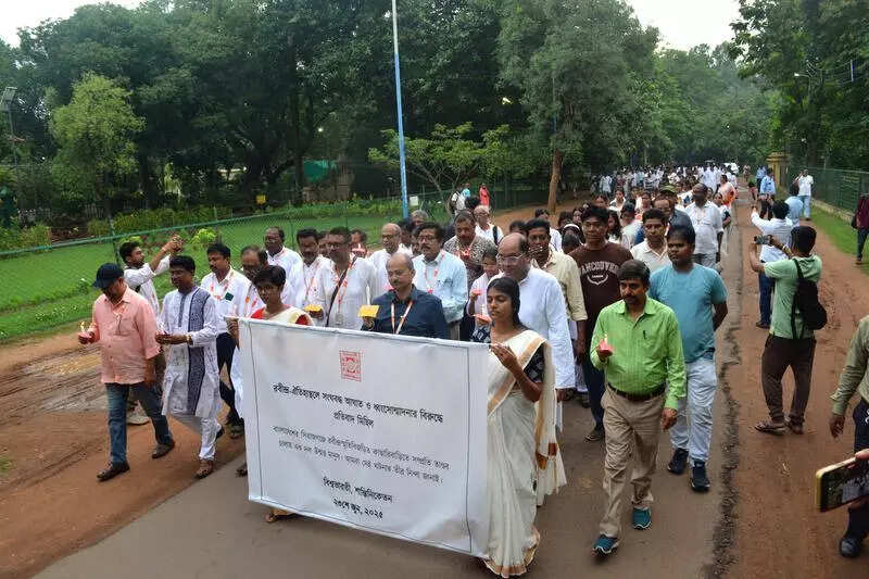 B’deshi students join VB march against Tagore Bangla property vandalism