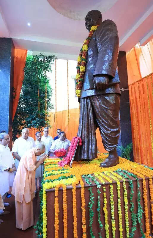 On death anniversary, Yogi pays tribute to Syama Prasad Mukherjee