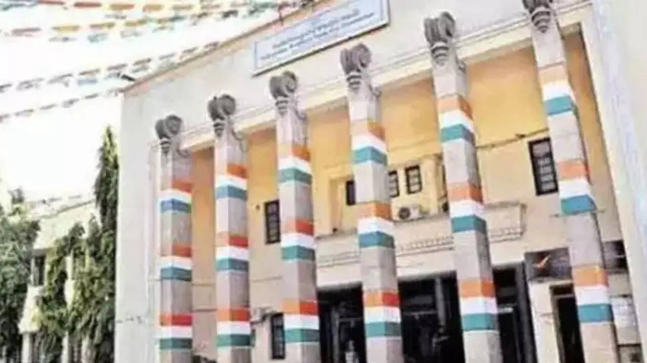 Hyderabad protest with sheep: Yadav, Kurma groups seek cabinet seats; congress vows to take note