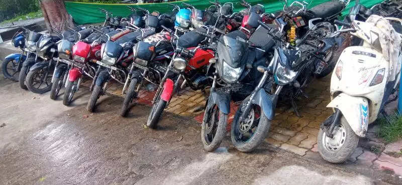 Five held with 21 two-wheelers in Dhanbad