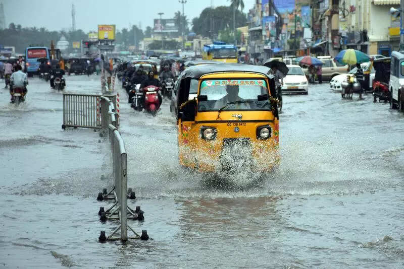 Govt takes steps to tackle waterlogging on Grand Road