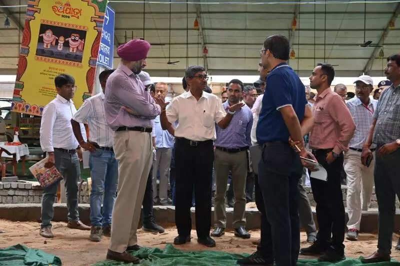 Rlys reviews arrangements to manage festival crowd