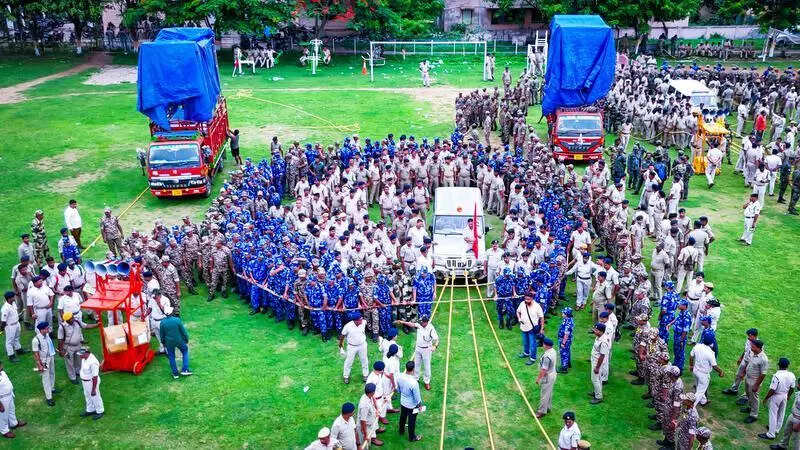 Cops carry out chariot pulling rehearsal in Puri