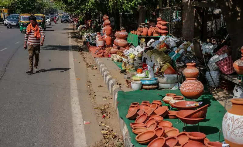 Don’t encroach on roads & place waste bins, Gurgaon civic body tells vendors