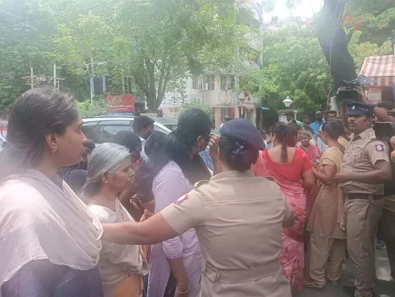 Water supply hit for 15 days, cop families block road in protest