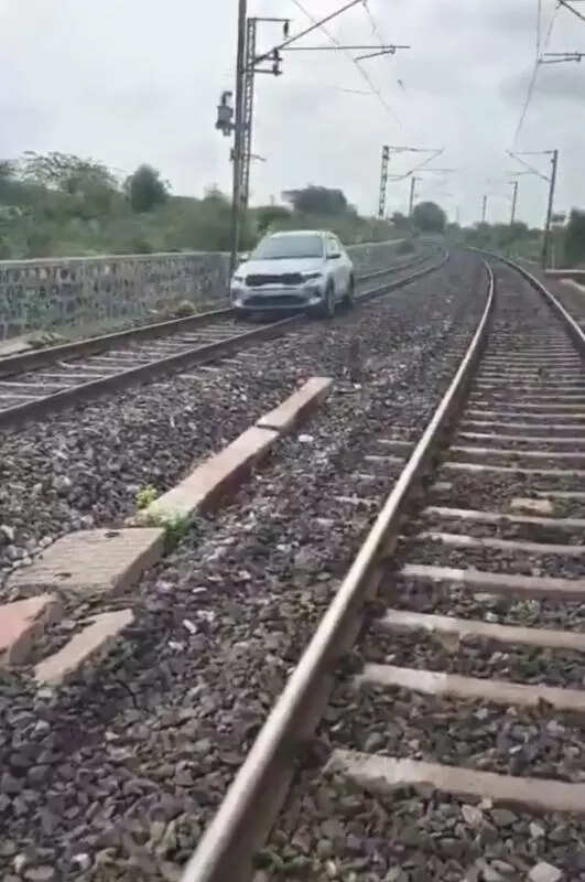 Lucknow woman in distress drives 7km on rly tracks in Telangana
