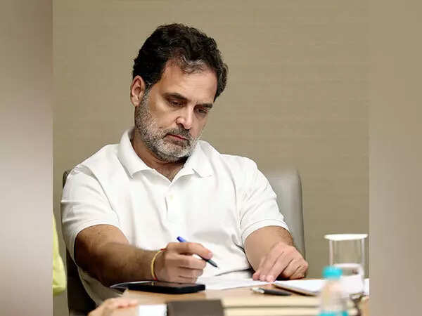 Gill and Agarkar discuss strategy during India's net session.