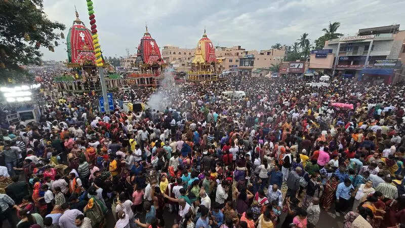 Chariots of sibling deities reach Gundicha Temple