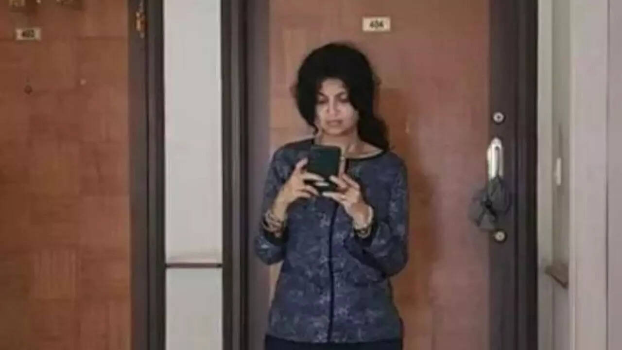 Bengaluru shocker: West Bengal woman slits pet dog's throat, keeps body in flat for 3 days; threatens police with suicide