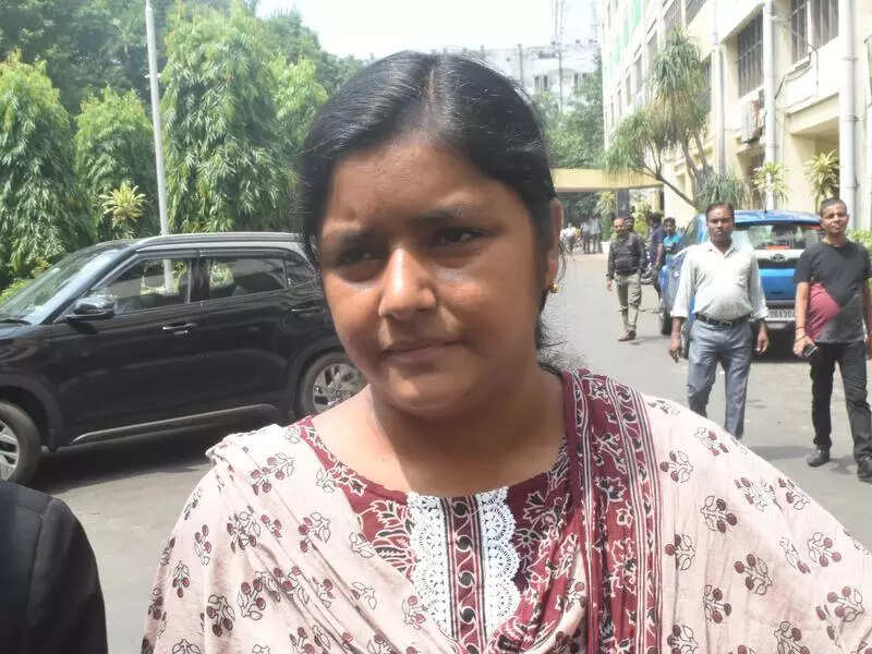 Minakshi aims slang at Kunal during Nadia speech