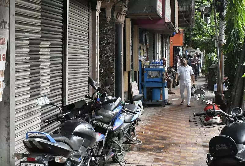1st weekday washout for central Kolkata traders as processions add to rain pain