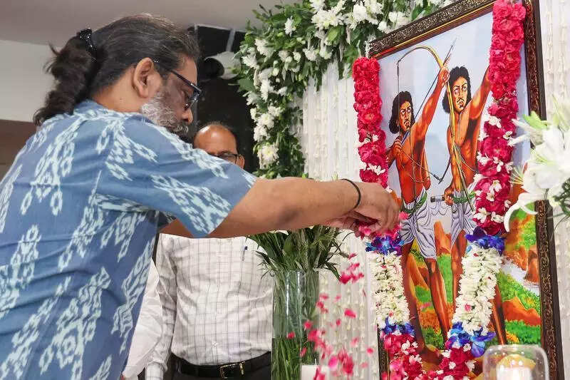 Tribal heroes honoured on Hul Diwas