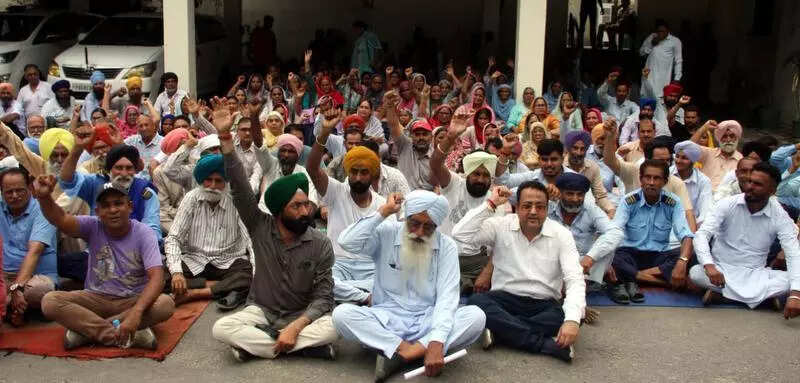 Violence in local school sparks protest by mgmt