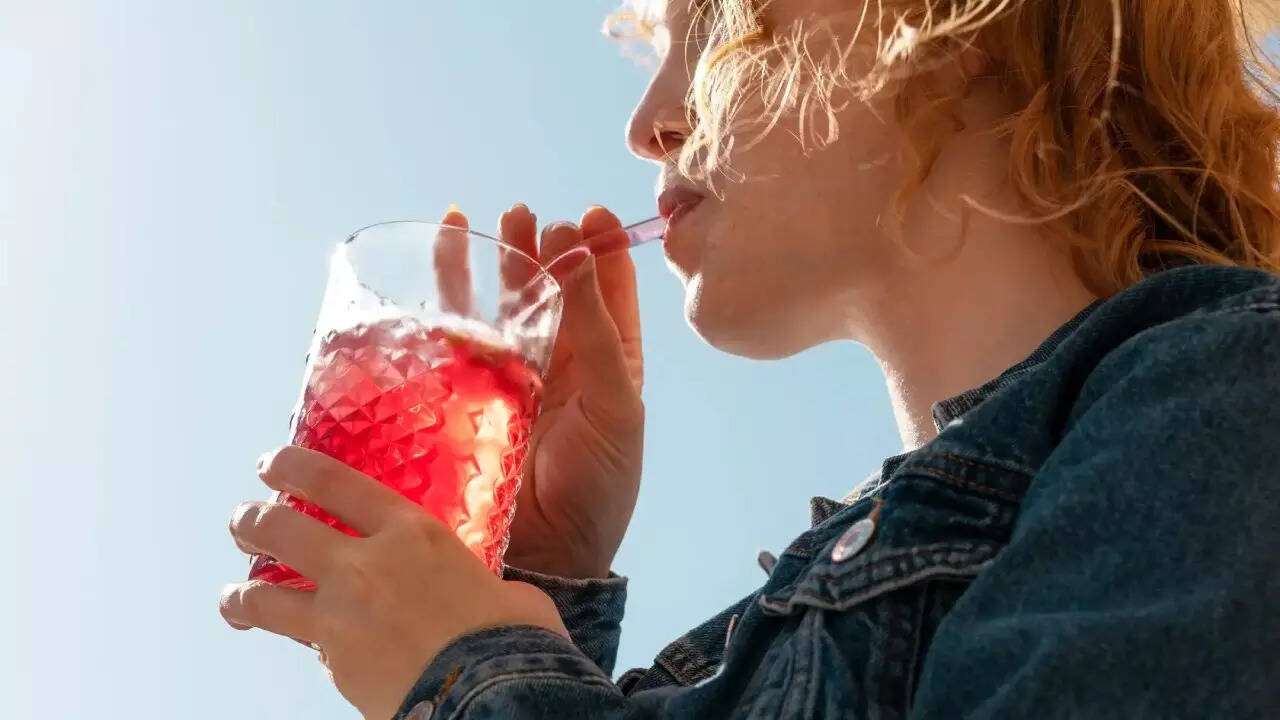 Women drink (3)