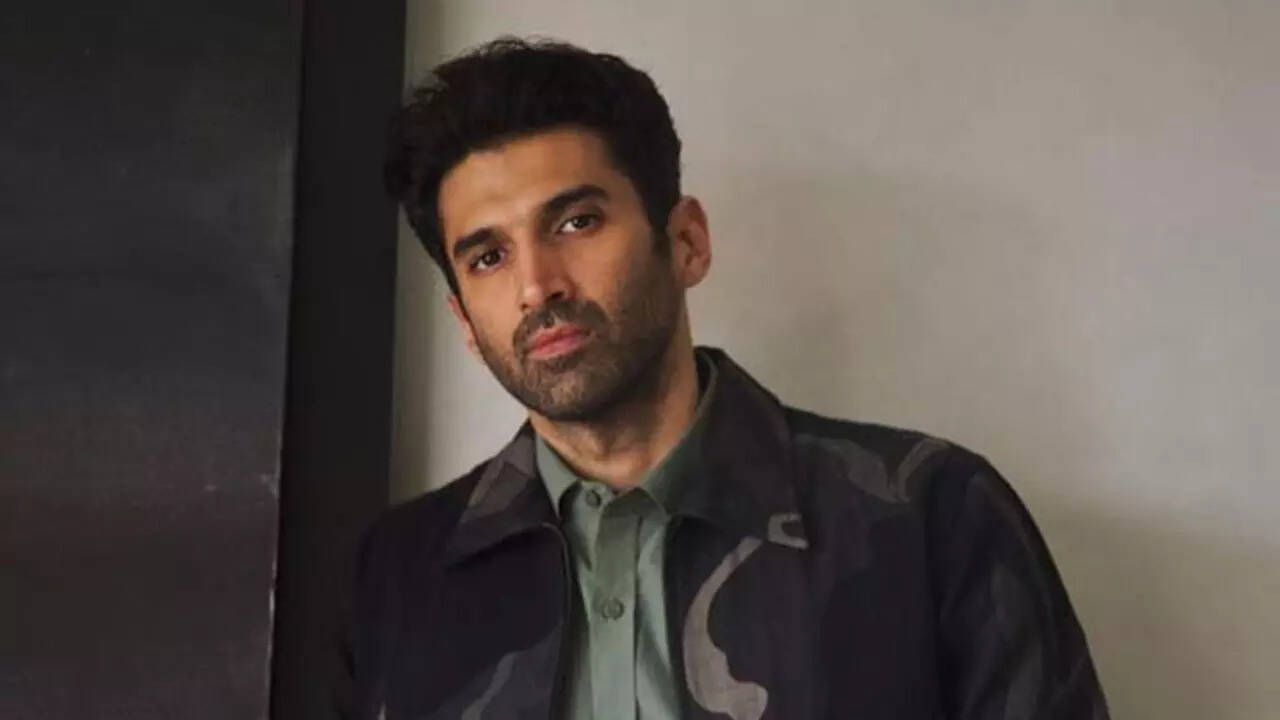 Aditya Roy Kapur breaks silence on relationship status
