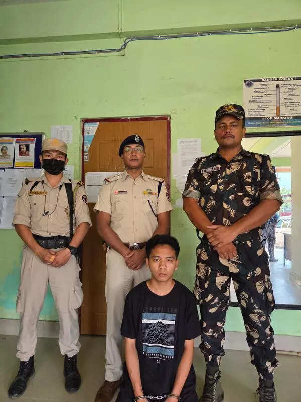 Youth arrested for injuring 2 with machete