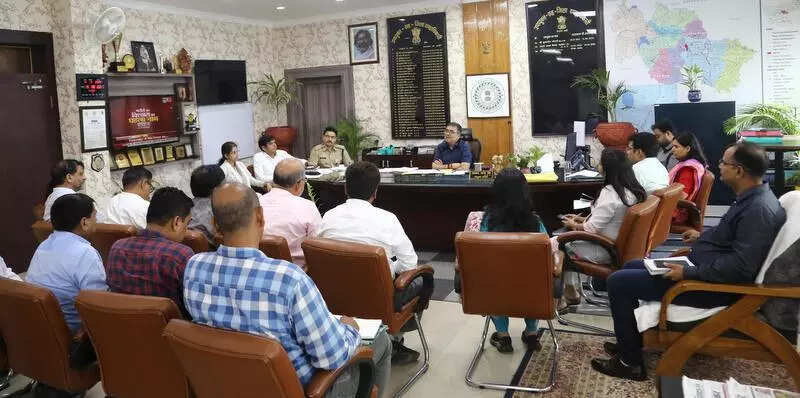 Speed up pending works at Bokaro airport, DC tells officials