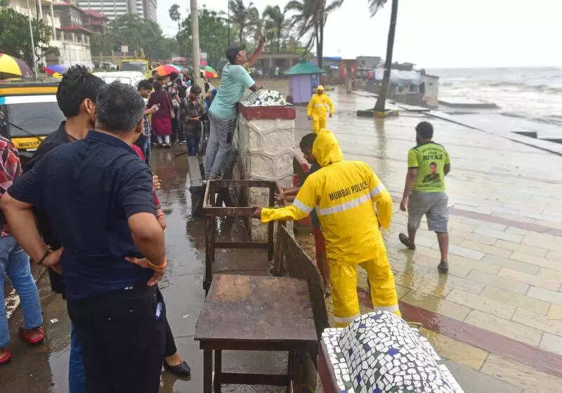 Woman jumps into sea in Mumbai, constable saves her life