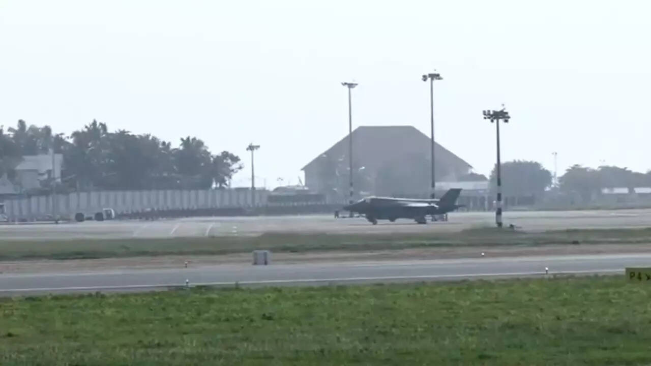 Watch: Latest visuals of F-35 at Thiruvananthapuram airport; British Navy team to arrive for repairs this week