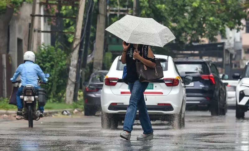Gurgaon swelters as humidity soars to 90%, light rain offers no relief