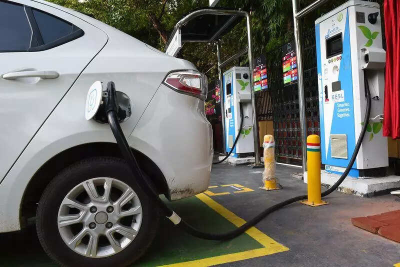 Govt to soon introduce rule requiring silent EVs to have vehicle alerting system