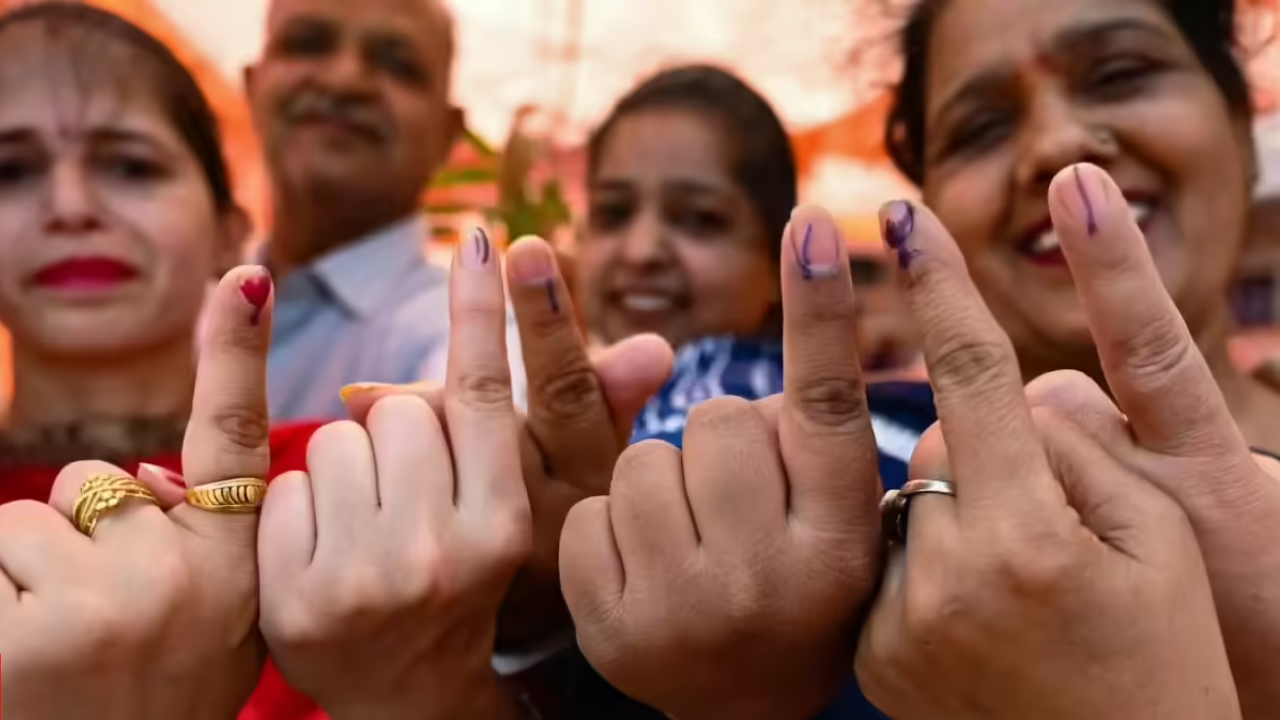 87% enumeration forms distributed in Bihar; 5% filled up & returned; documents can be added later