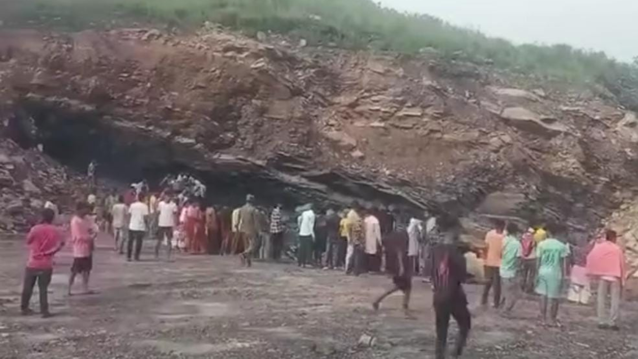 5 dead in Jharkhand illegal mine collapse, several feared trapped