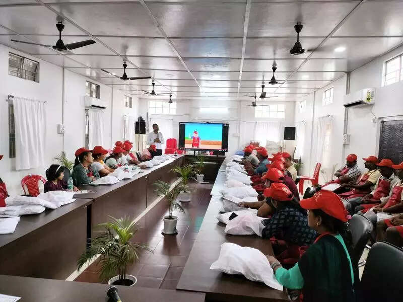 60 street vendors get food safety certification