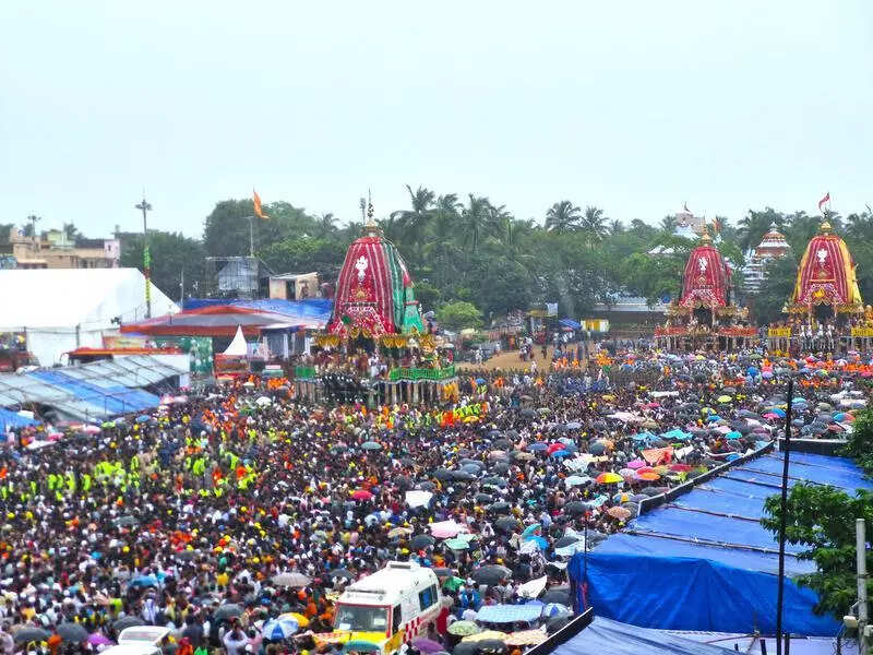 Sibling deities return amid sea of devotees