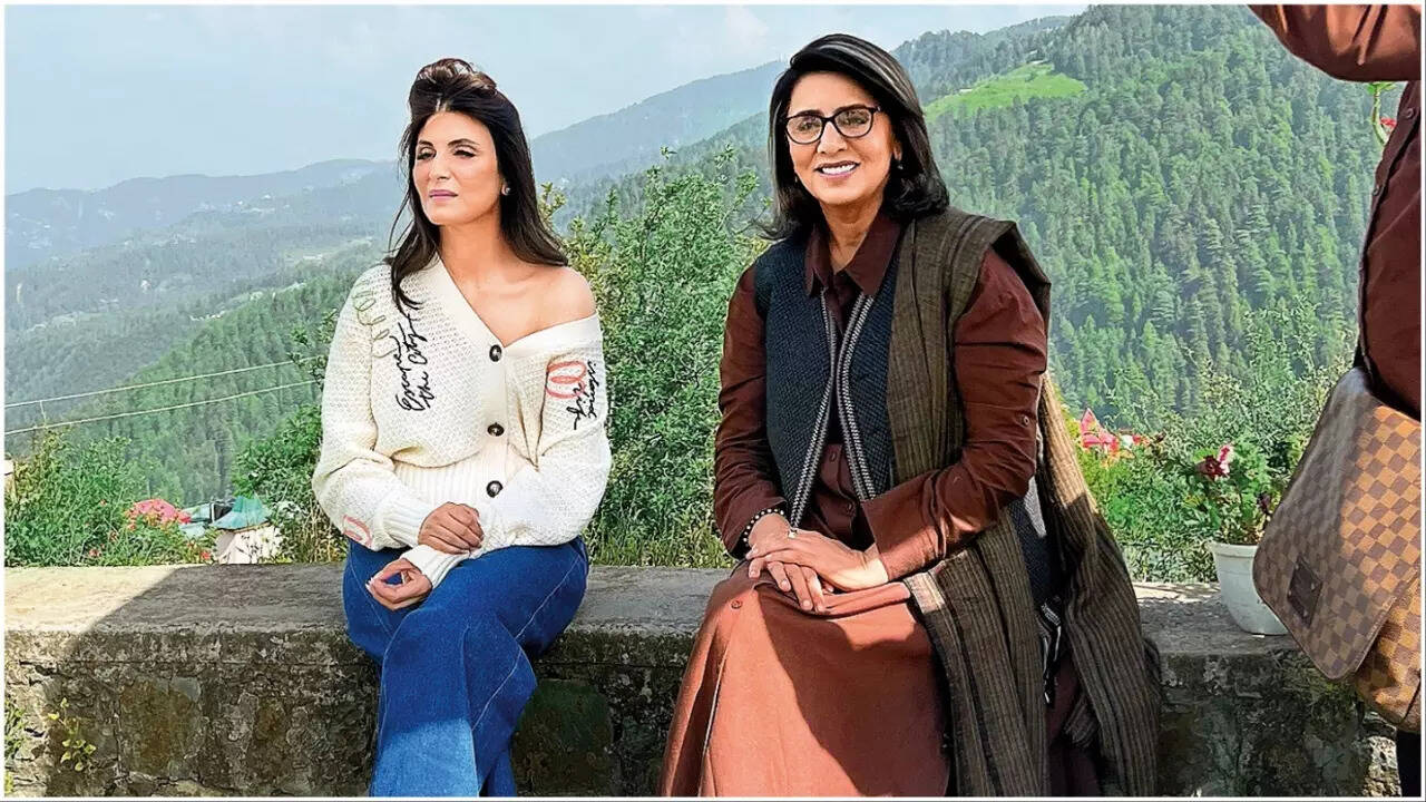 Riddhima Kapoor and Neetu Kapoor on the sets of their film