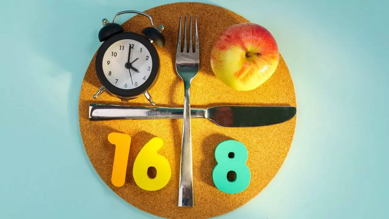 What happens if an individual fasts for 24 hours? Know its benefits, potential risks, and more