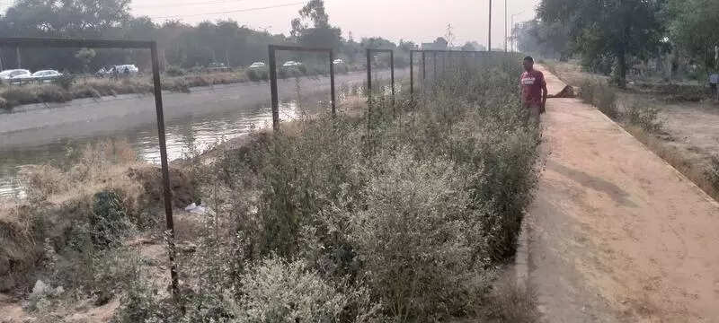 Smart City, slow flow: Water dreams stuck in pipeline