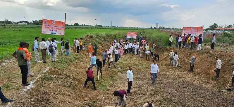 Community offers ‘shramdaan’ for Manorama river’s revival in Gonda